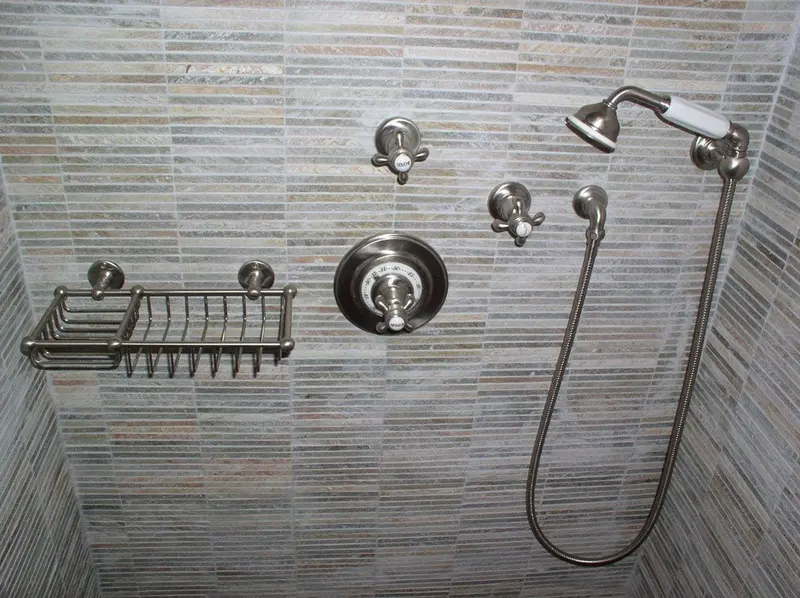 Douche et robinetterie encastrée, Canton de Genève